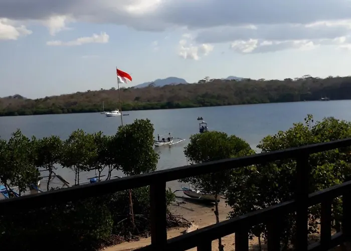 Hostal Banyuwedang Menjangan Bali Backpacker Banyuwedang